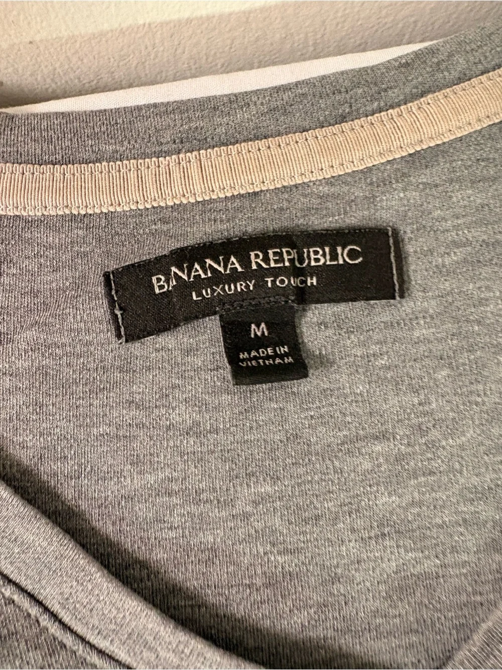 Banana Republic Men's Heather Gray V-Neck Short Sleeve Tee